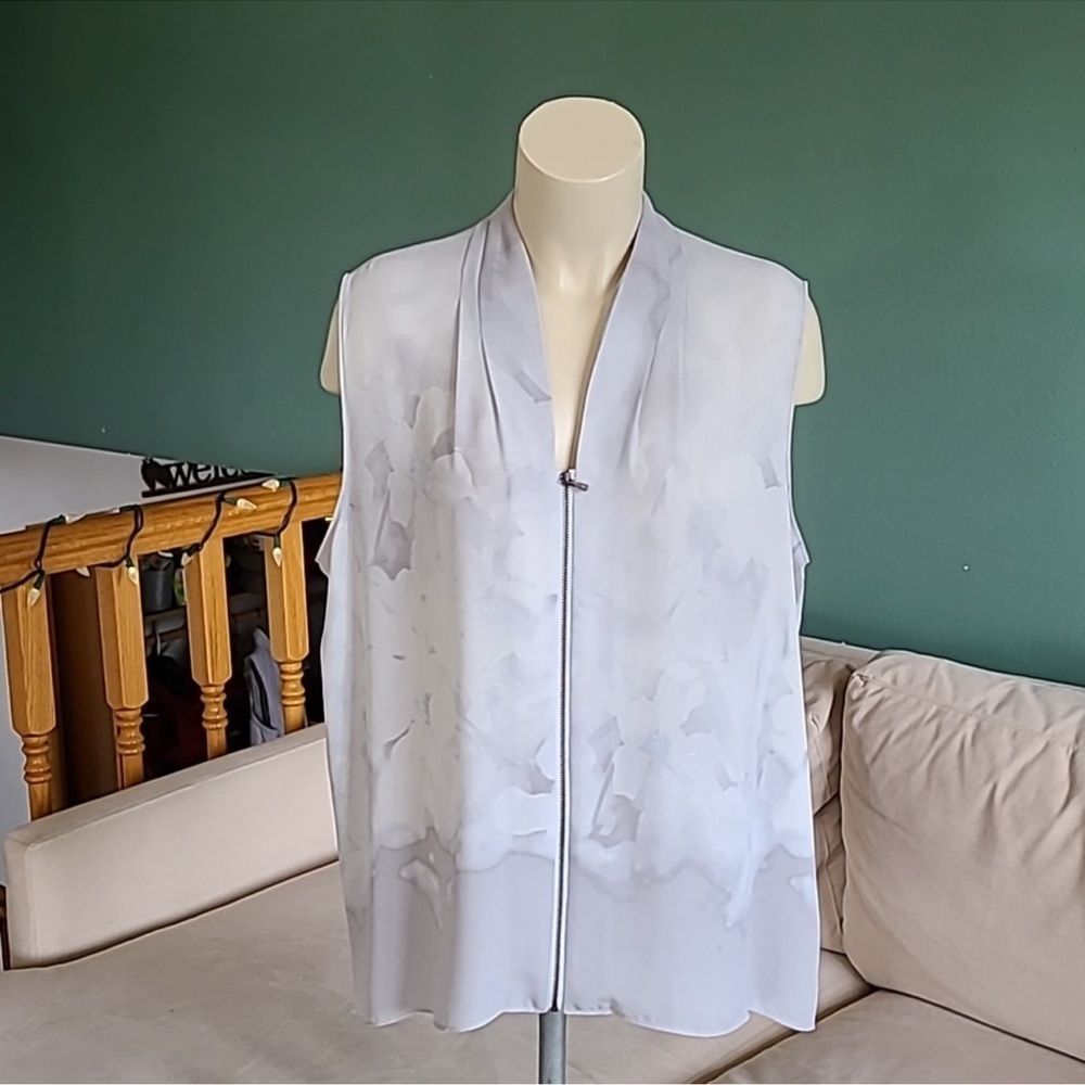 Tahari White Sleeveless Pleated Blouse